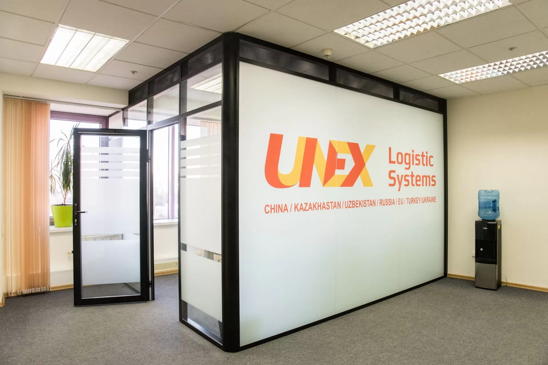 Фото проекта - Переговорная комната для компании Unex