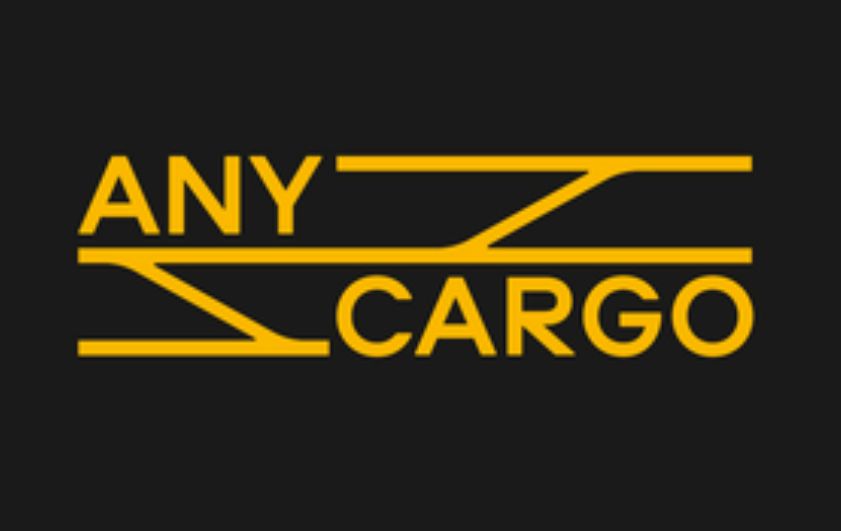 Переговорная комната за стеклянной перегородкой в офисе Anycargo