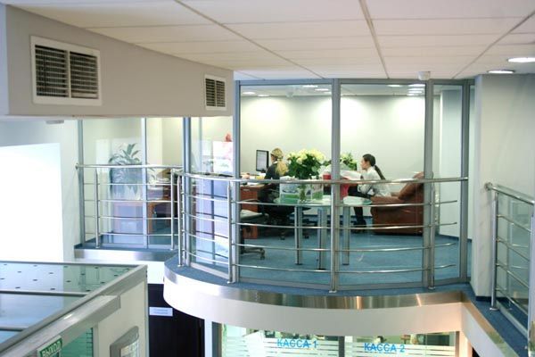 Офисные перегородки из стекла и алюминия