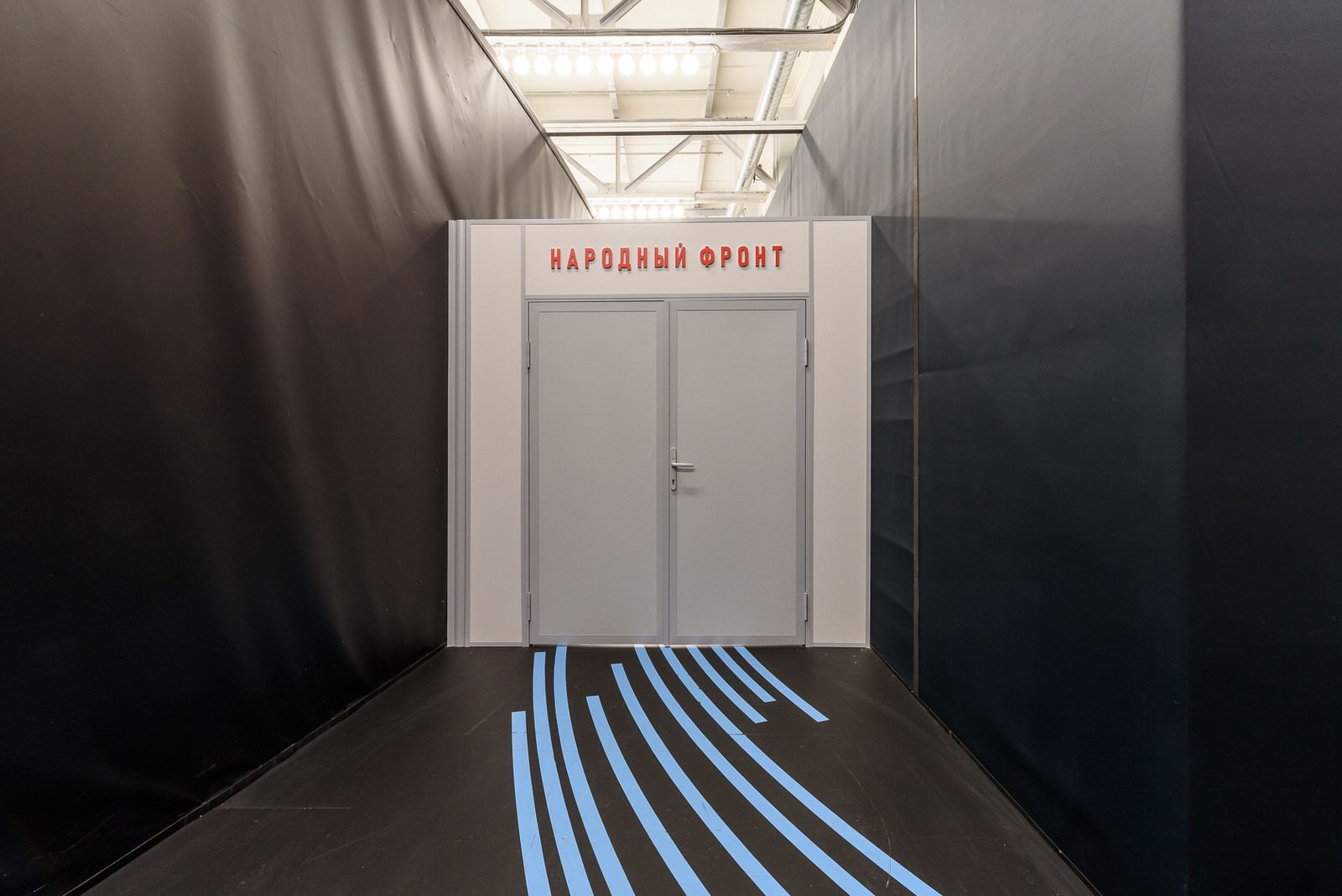 Глухие двери в системе перегородок — интерьер объекта. Проект ВДНХ