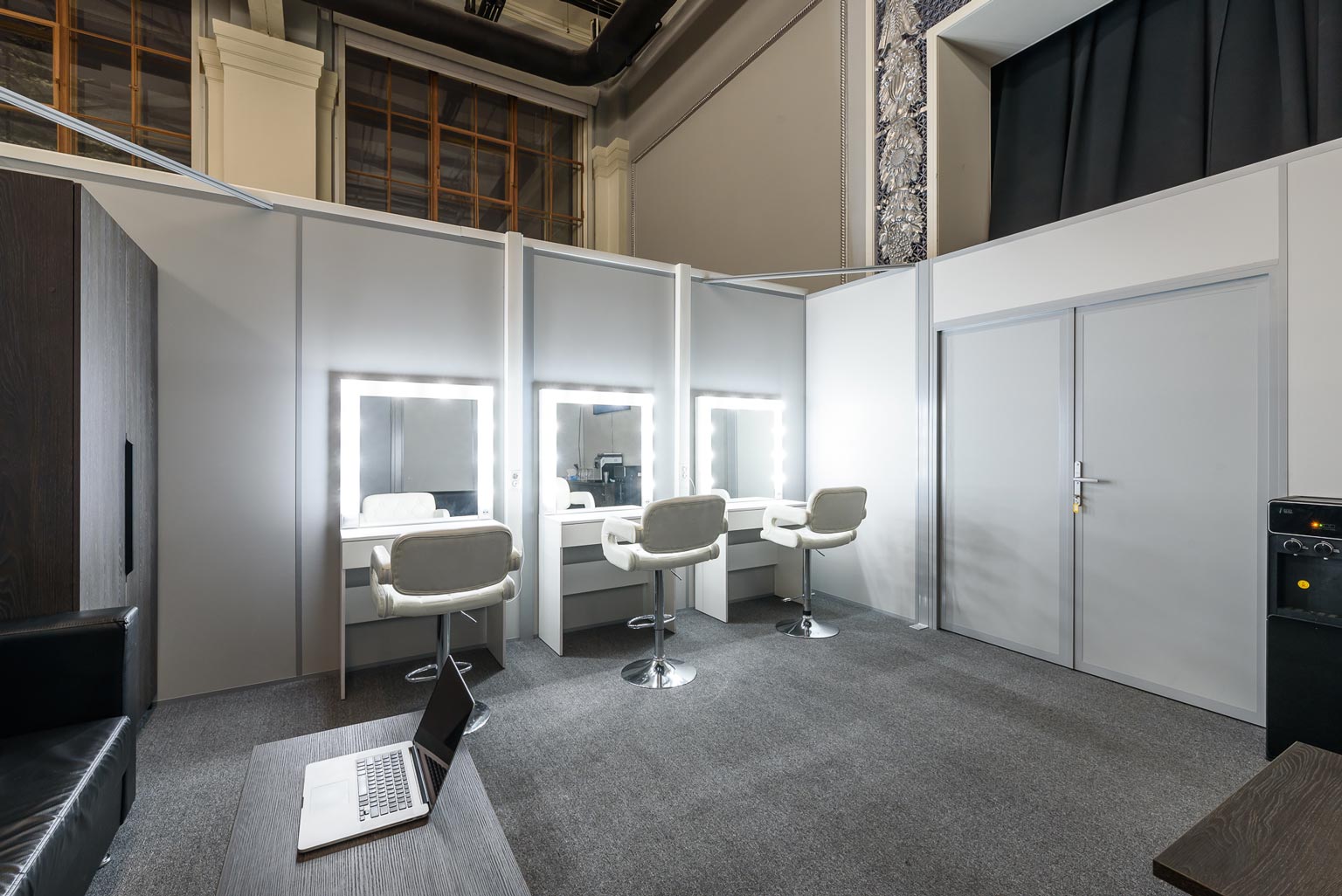 Глухие двери в системе перегородок — монтаж под ключ. Проект ВДНХ