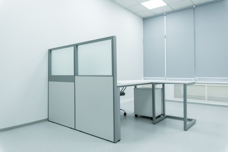 Перегородка с матовым стеклом и панелью ЛДСП, вид спереди — Группа компаний CSoft