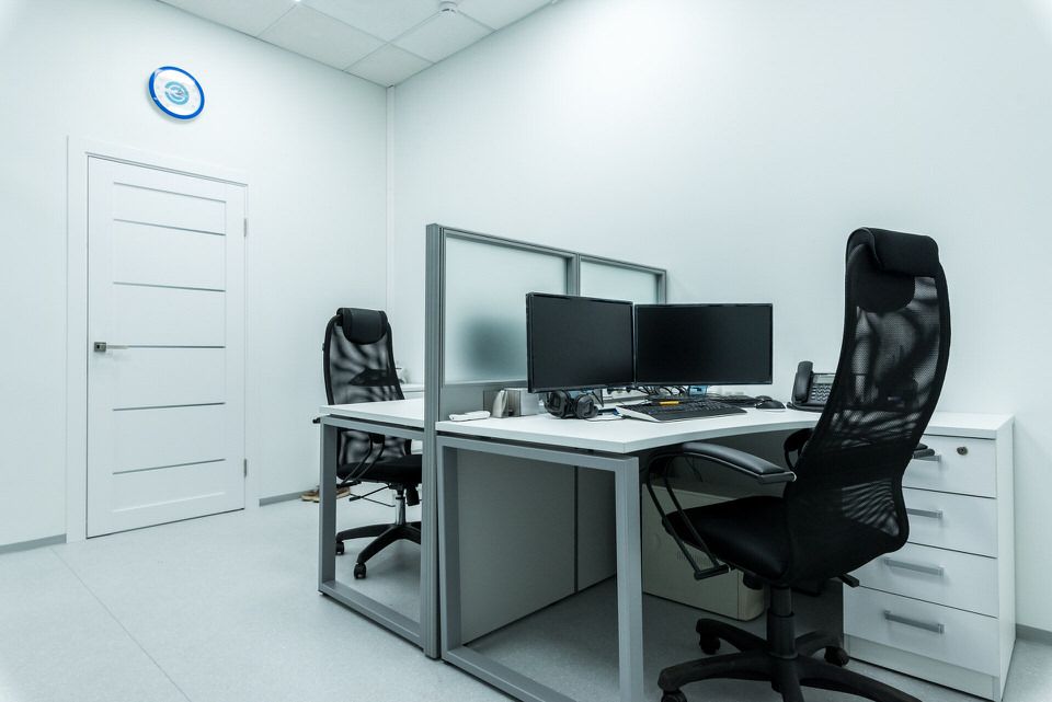 Перегородки и стеклянные стены в офисе, общий вид — Группа компаний CSoft