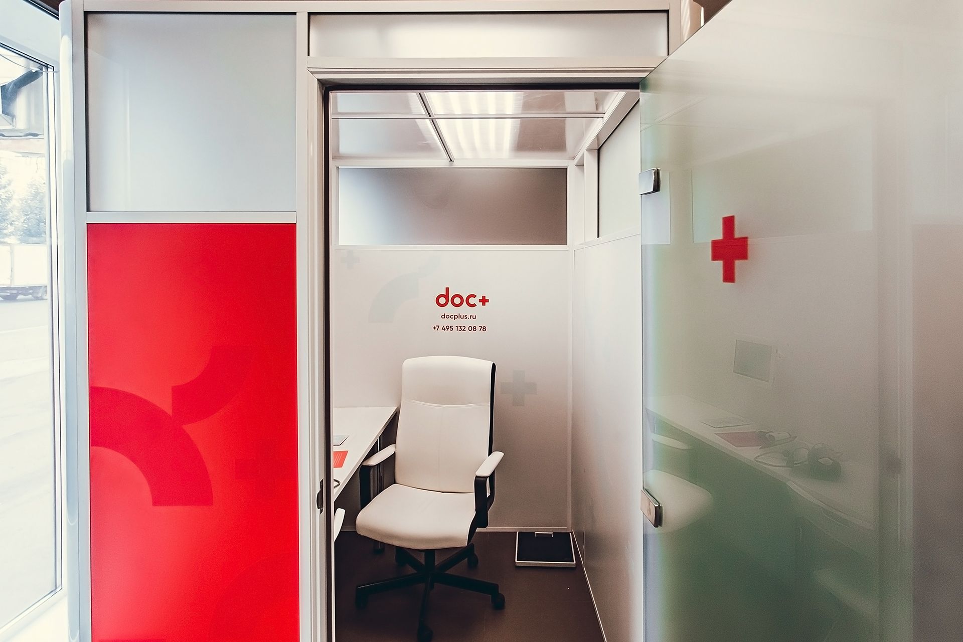 Интерьер кабины doc+ для консультаций