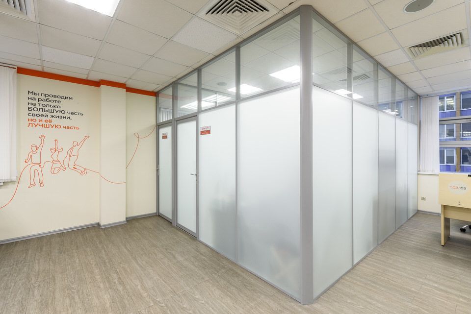 Кабинет из матовых стеклянных перегородок Simplex (проект СК Согласие)