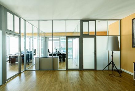 Каркасные стеклянные перегородки