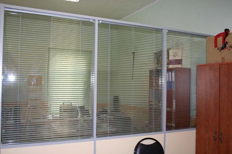 Комбинированная перегородка с жалюзи