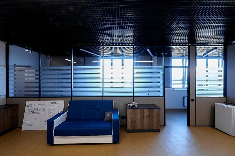 Офисная комбинированная перегородка в алюминиевом профиле с дверью