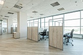 Комбинированные легкие перегородки ЛДСП и стекло в open space