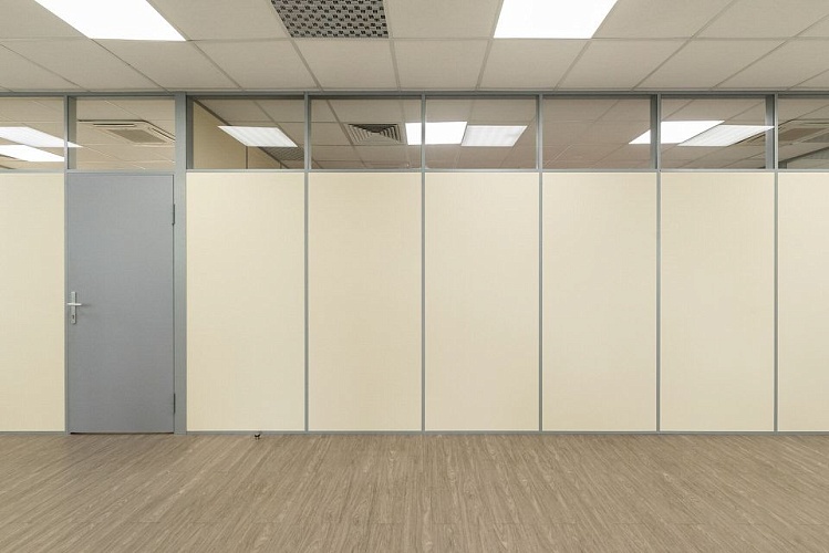 Комбинированные офисные перегородки для кабинета и переговорной комнаты