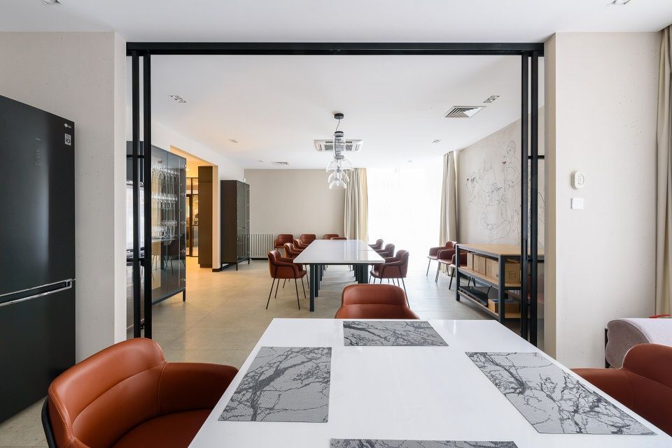 Лофт-перегородка с раздвижным проемом