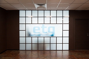 Лофт-перегородки: черный профиль и стекло