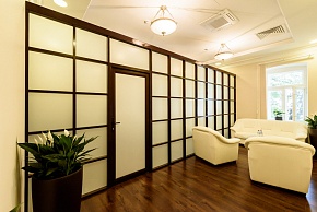 Лофт-перегородки: перегородка с раздвижной дверью