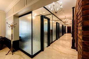 Лофт-перегородки: перегородка у окна