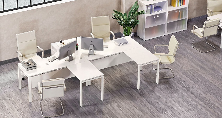 Мебель для персонала бизнес: стол с экраном и тумбой