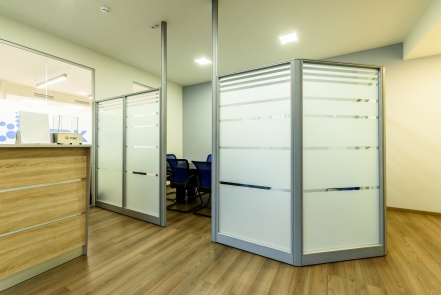 Мобильные стеклянные перегородки