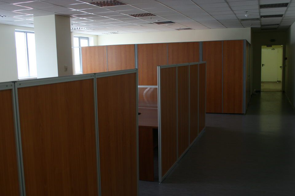Мобильные перегородки в офисе, общий план