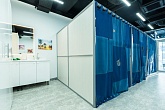 Мобильные перегородки с шторами вдоль прохода: зонирование — превью 10x85