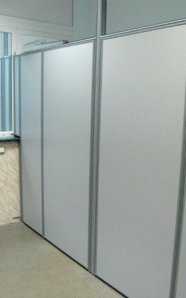 Мобильные перегородки с тканевым заполнением — перегородки в рабочей зоне в проекте «Премьер Финанс»