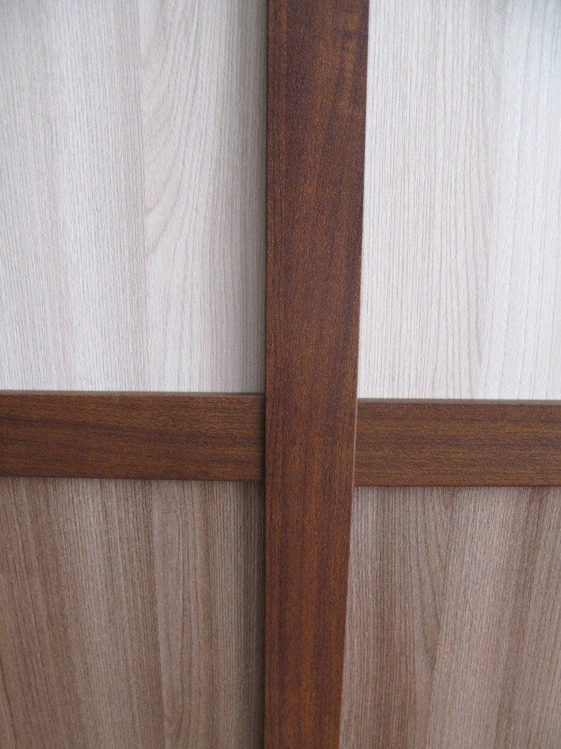 Офисная перегородка с декоративной отделкой под дерево