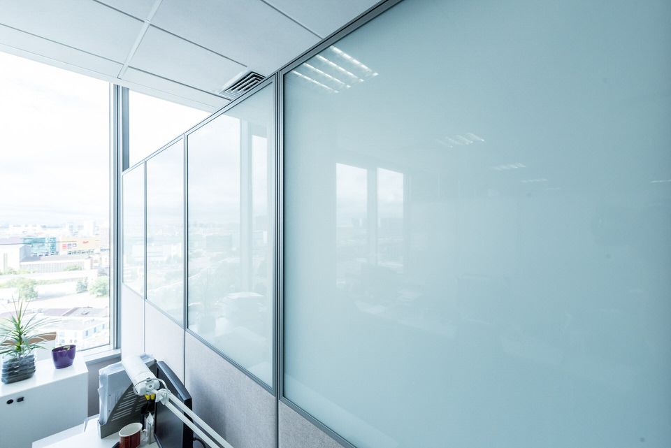 Фото проекта Loko Bank: переговорная со стеклянными перегородками