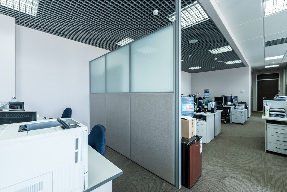 Фото проекта Loko Bank: зонирование кабинета перегородками