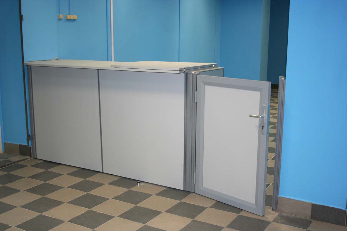 Фото проекта магазина автозапчастей: перегородки для рабочих мест (open space)
