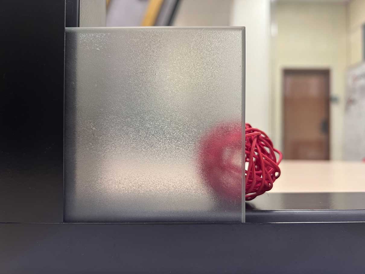 Стеклянная панель с пленкой AD 220