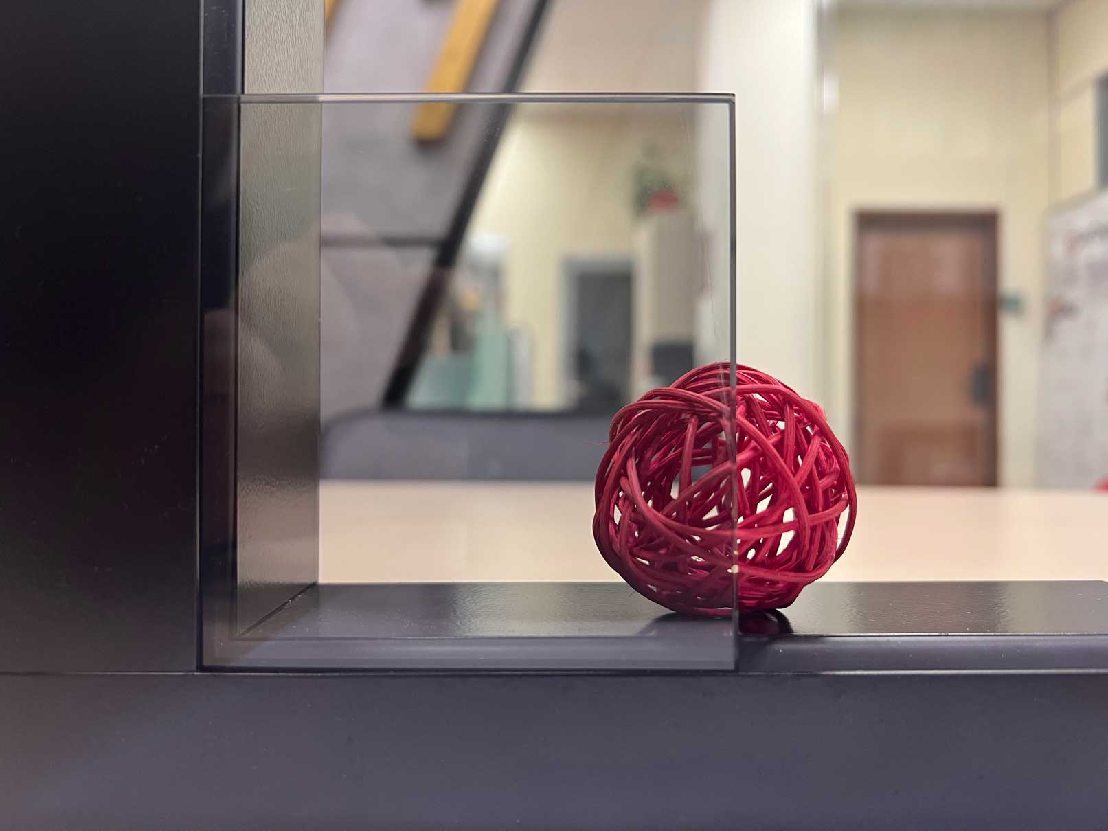 Стеклянная панель тонированная в массе