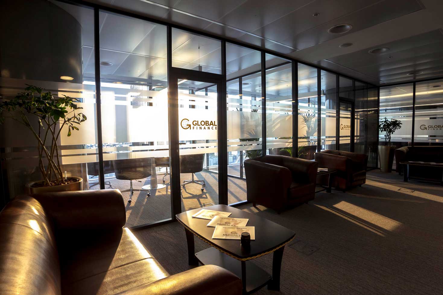 Офисные перегородки с двойным стеклом Dual для лучшей шумоизоляции