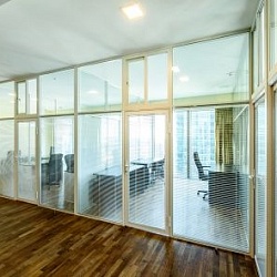 Перегородки со встроенными жалюзи