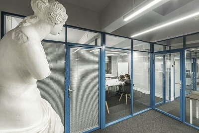 Офисные перегородки в проекте Venderation Group — общий вид