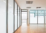 Противопожарная перегородка Flame-45: стеклянные перегородки с матовым заполнением
