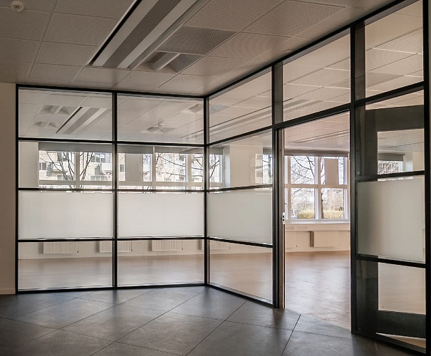 Стеклянная противопожарная перегородка Flame-50 с матовыми вставками