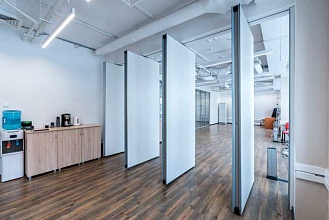 Раздвижные перегородки Glide: мобильные панели для зонирования open space