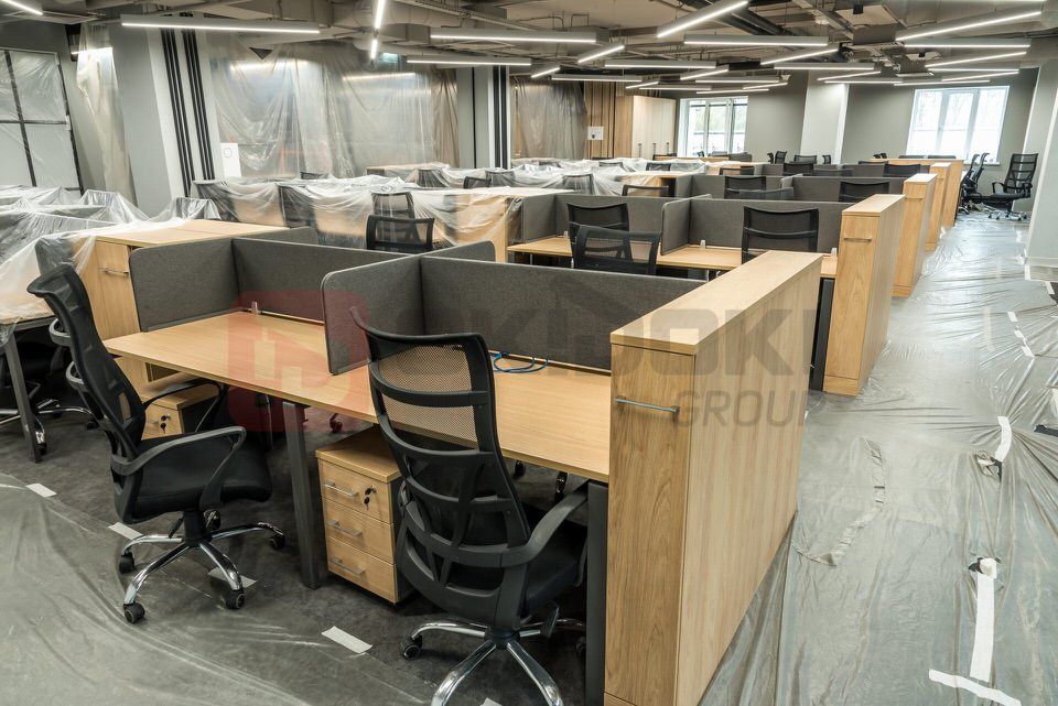 Ручка и фурнитура двери перегородки