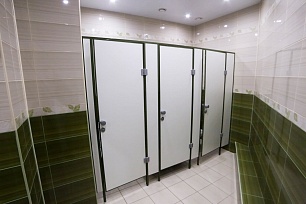 Сантехнические перегородки: сантехнические перегородки с дверями