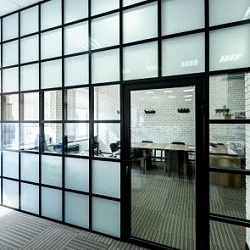 Стеклянные перегородки в стиле Лофт