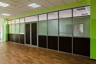 Стеклянные перегородки Simplex в интерьере офиса — фото двенадцатое