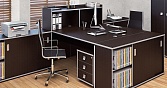 Угловой офисный стол для персонала эконом-класса, темное дерево